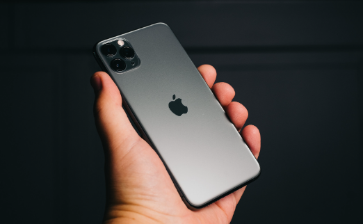 Инсайдер: Титановые iPhone 15 Pro и 15 Pro Max будут легче флагманов нынешнего поколения