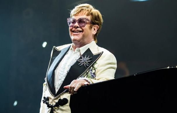 Элтона Джона выписали из больницы после падения