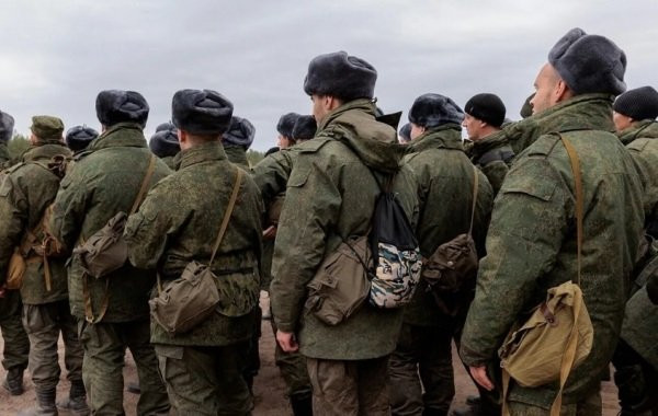 Политолог Александр Сухарь заявил об отсутствии оснований для возобновления в РФ частичной мобилизации