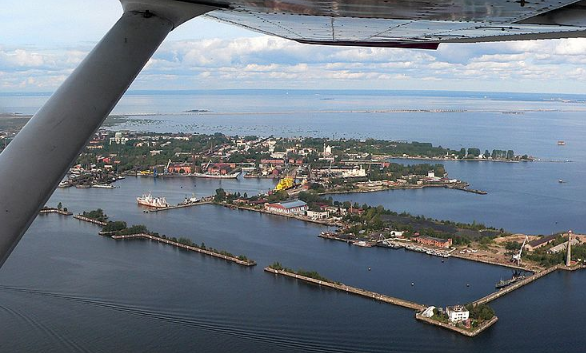 В Кронштадте нашли труп, завернутый в одеяло
