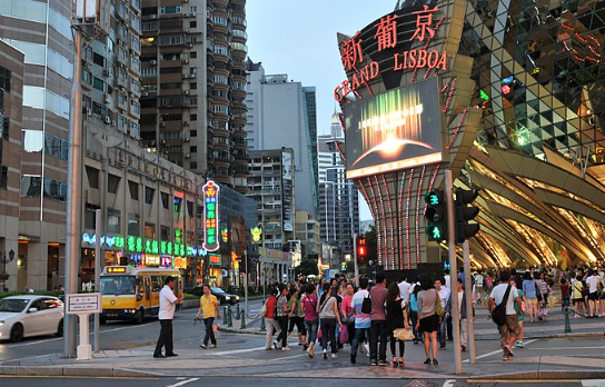 В Китае предлагают выдавать деньги парам, женившимся до 25 лет