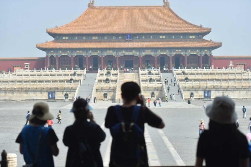 Китай потерял 98% туристов из-за ограничений COVID-19 и политики Пекина