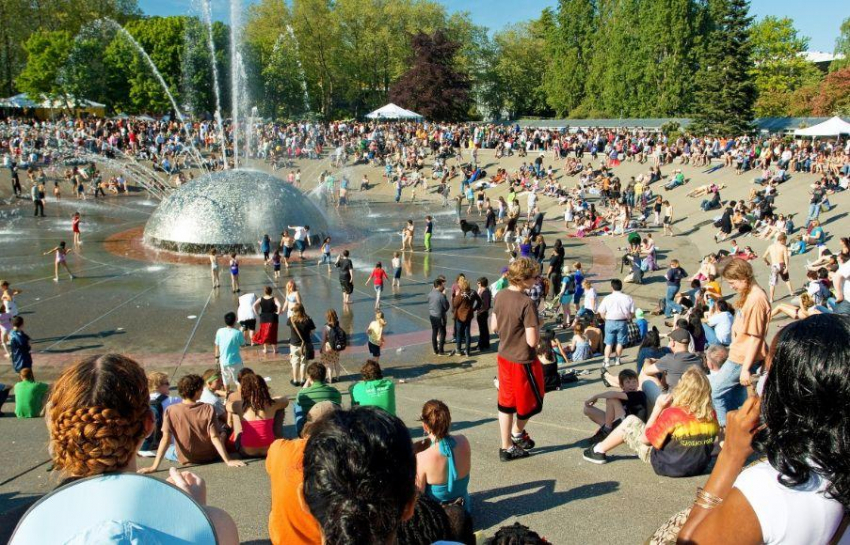 Терапевт Пивоварова рекомендовала гипертоникам и людям с ожирением не выходить из дома в жару