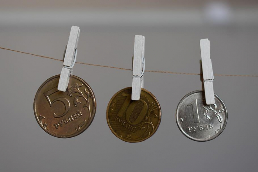 Эксперты "Взгляда.ру" оценили перспективы доллара по 100 рублей