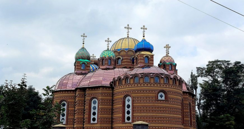 Сошли с ума: раскольники завладели Сретенским храмом канонической УПЦ в Черкассах