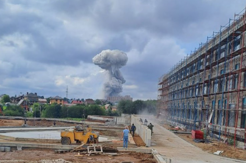 Взрывом на оптико-механическом заводе в Сергиевом Посаде выбиты окна минимум в 100 квартирах