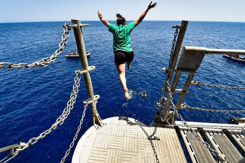 В Хорватии путешественница после неудачного прыжка в море оказалась с осколками кости в спинном мозге