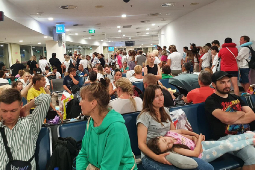 Пассажиры рейса в Москву не могут вылететь из Антальи