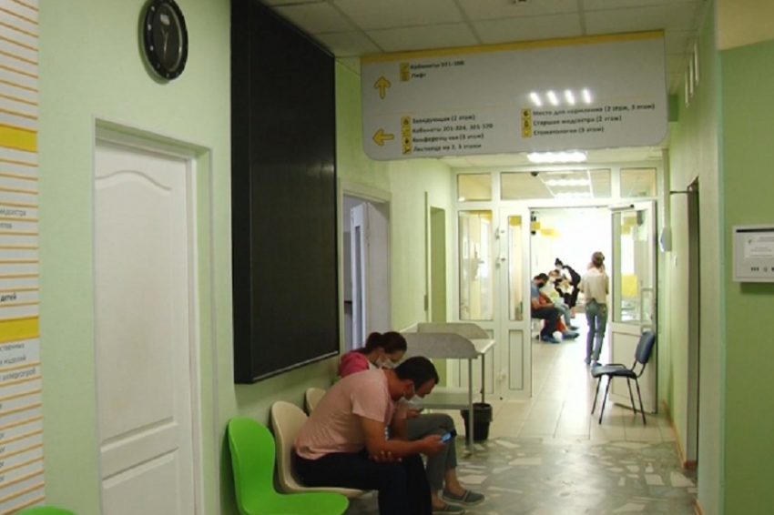 В минцифры сообщили, почему в поликлиниках Екатеринбурга «висят» компьютеры