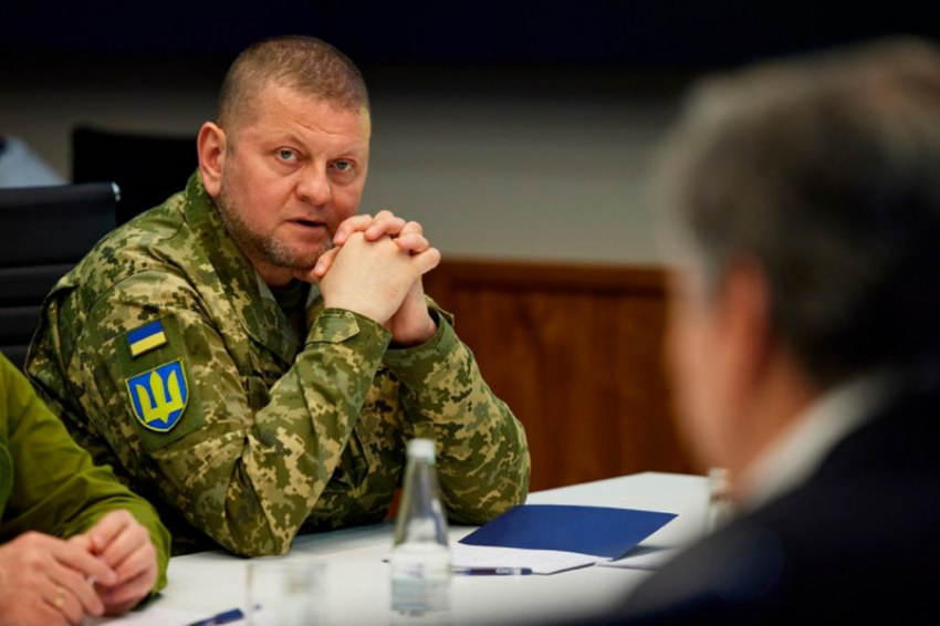 Guardian: Руководство НАТО могло убедить Киев изменить стратегию наступления ВСУ