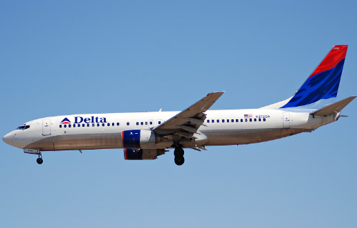 В США пилот счел пассажира с диареей биологической угрозой и прервал полет