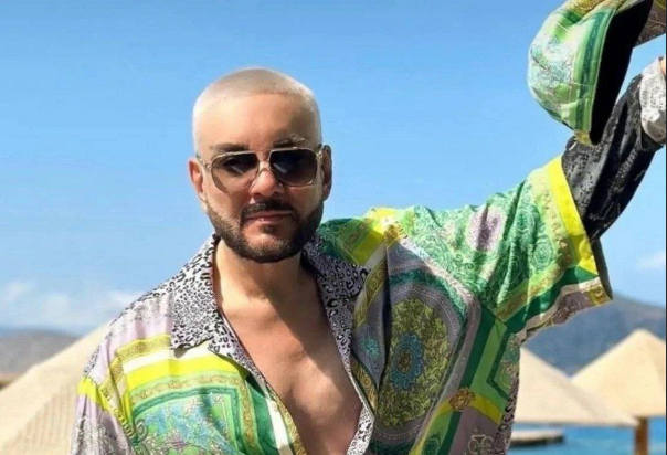 Филипп Киркоров разочаровал экранную дочь своим подарком в фильме «Елки»