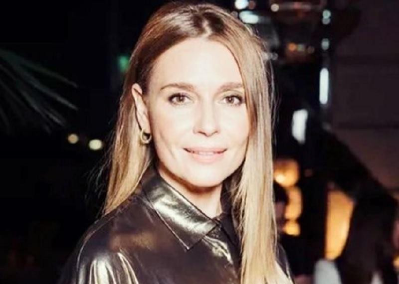 Любовь Толкалина искупалась с лебедями в центре Лондона в одном бикини