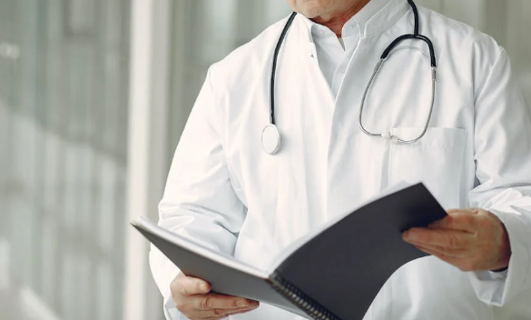 Онколог Лапшов назвал вейпы и энергетики причиной рака в молодом возрасте