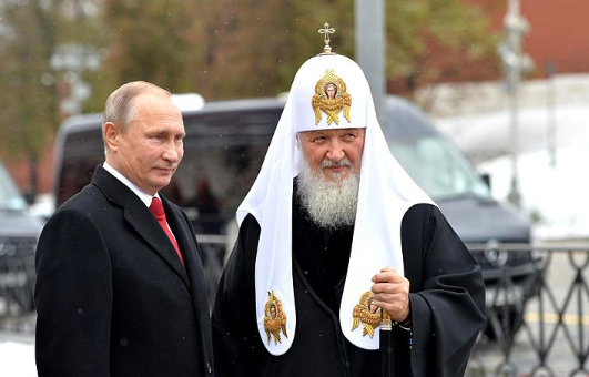 Путин рассказал, что его крестил отец патриарха Кирилла