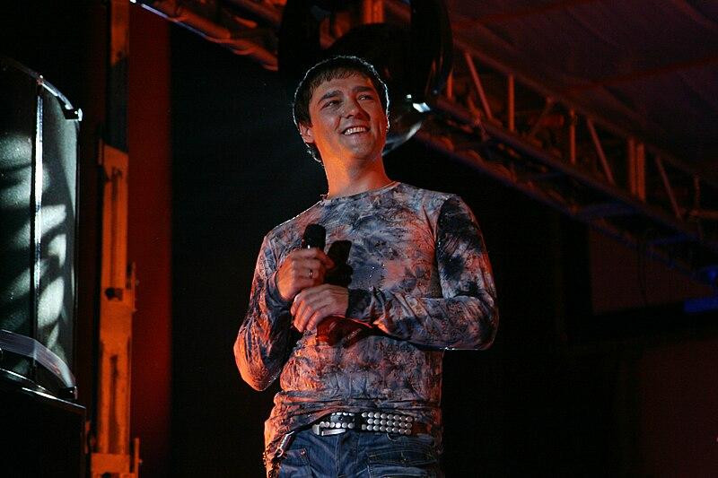 Продюсер Юрия Шатунова ищет средства на памятник артисту на родине