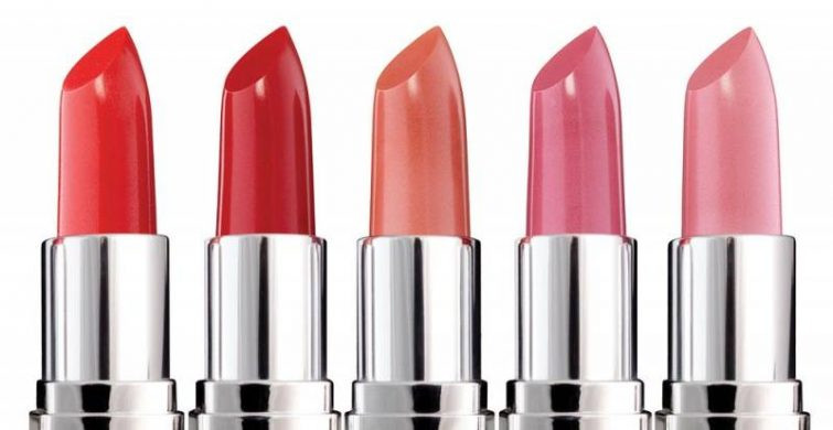 Какую лучше использовать помаду в холодное время года: советы косметологов