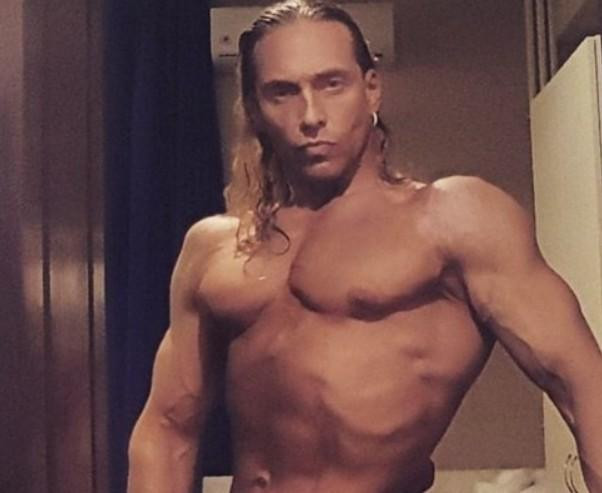 Сергей Глушко рассказал, что слово «стриптизёр» заставляет его вспомнить о дипломе