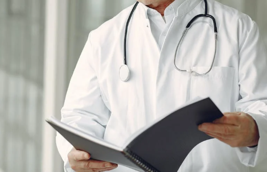 Гастроэнтеролог Садыков назвал низкоуглеводные диеты опасными для здоровья