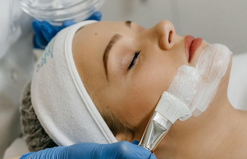 Дерматокосметолог Шаров рассказал о влиянии стресса на состояние кожи