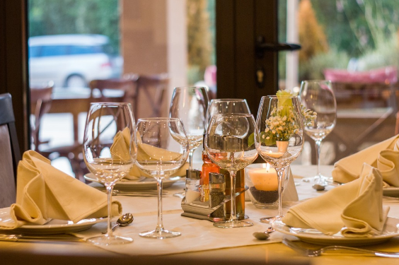 Москвич пожаловался в полицию на девушку, отказавшуюся оплатить счет в кафе на свидании