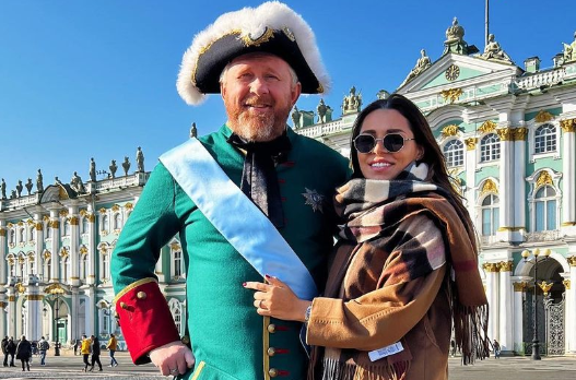 Жена шефа Ивлева призналась, что переживала за развитие преждевременно родившейся дочери