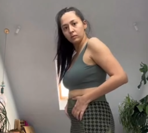 Манижа через два месяца после родов показала себя в обтягивающем костюме