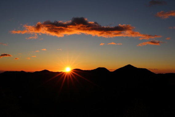 Ученый РАН Вибе рассказал, почему Солнце на самом деле белое, а не желтое