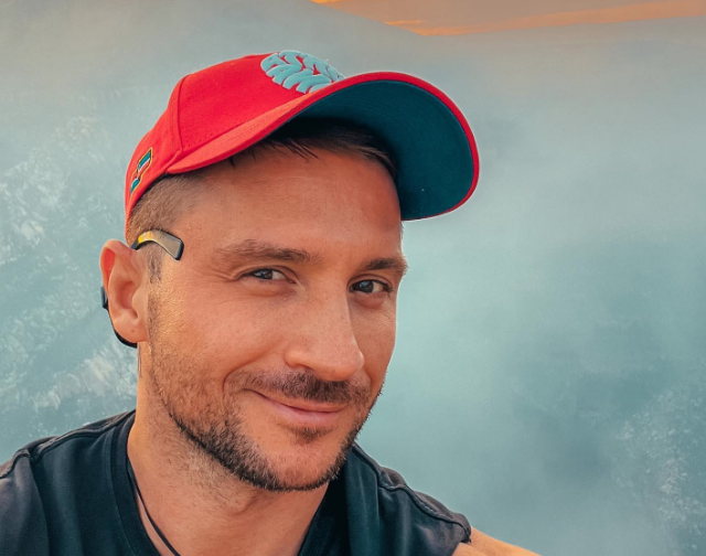 Сергей Лазарев отказался желать своим детям участи вечно ходить «в тени своего отца»