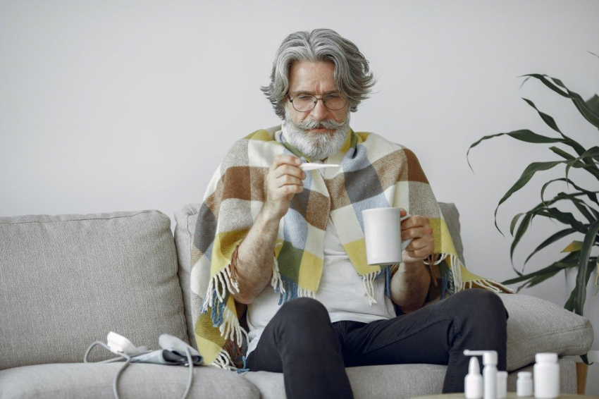 Как россиянам не заболеть осенью, рассказал врач-гигиенист Тарасов