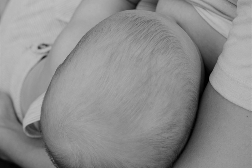 Nature: рождение первенца после 35 лет повышает риск развития рака груди на 30 %