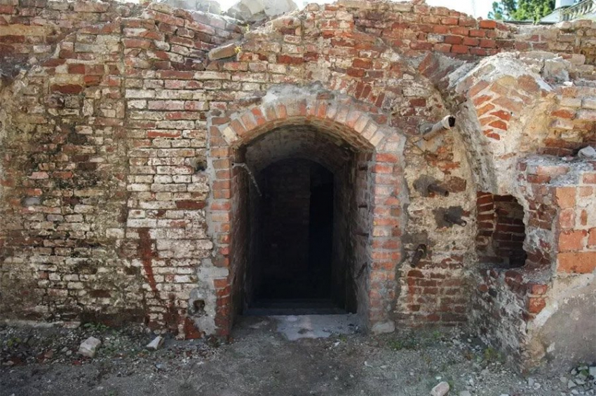 В Польше под руинами Саксонского дворца нашли загадочный туннель длиной 45 метров