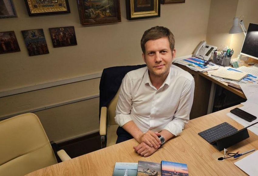 Стало известно, с кем живет ведущий Борис Корчевников