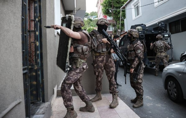 Турция проводит крупномасштабную антитеррористическую операцию по всей стране