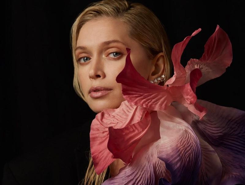 Вера Брежнева появилась без обручального кольца и призналась, что потеряла опору