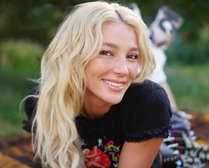 Телеведущий Илья Соболев сравнил Ивлееву с «худой мочалкой»