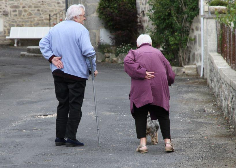 Российских пенсионеров старше 65 лет будут бесплатно доставлять до медучреждений