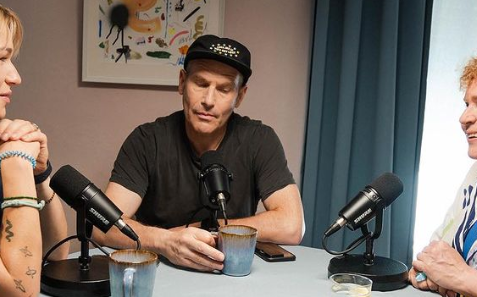 Михаилу Шацу пришлось оправдываться за отъезд из Израиля в день начала боевых действий