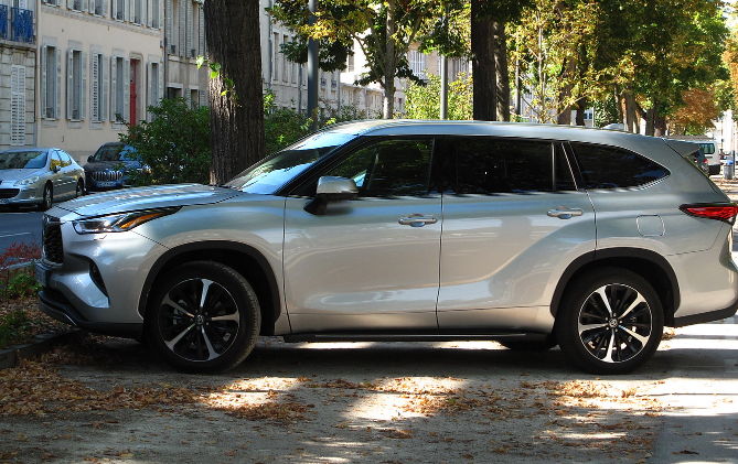 Toyota Highlander снова продается в России благодаря Китаю