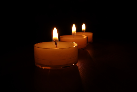 В Сингапуре гостья ресторана сожгла себе волосы из-за чайной свечи