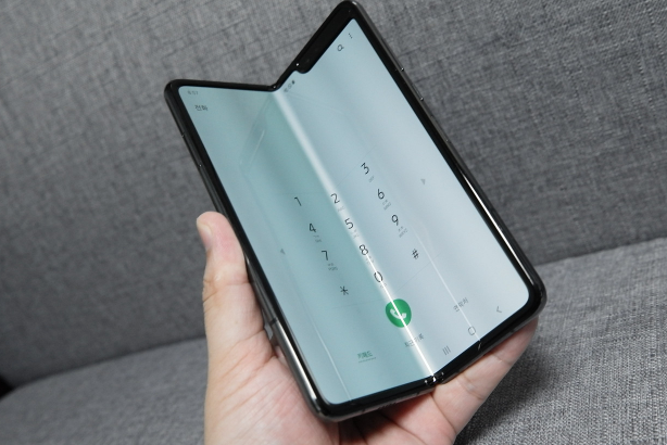 Эксперт Закарян назвал главный недостаток складных смартфонов