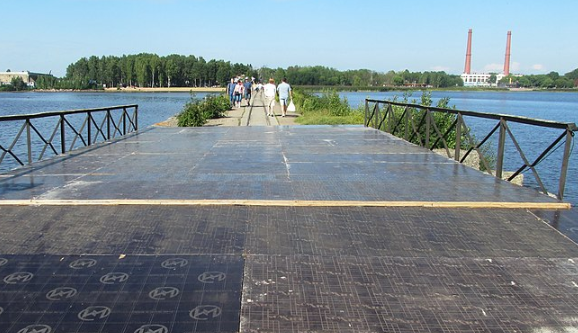 Петербургскую дамбу закрыли из-за угрозы наводнения