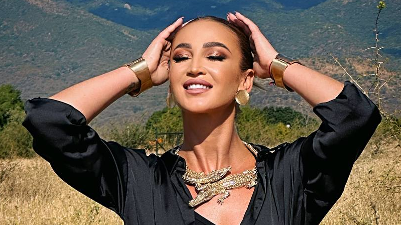 Тарасов рассказал, как Ольга Бузова в костюме пингвина опозорила его