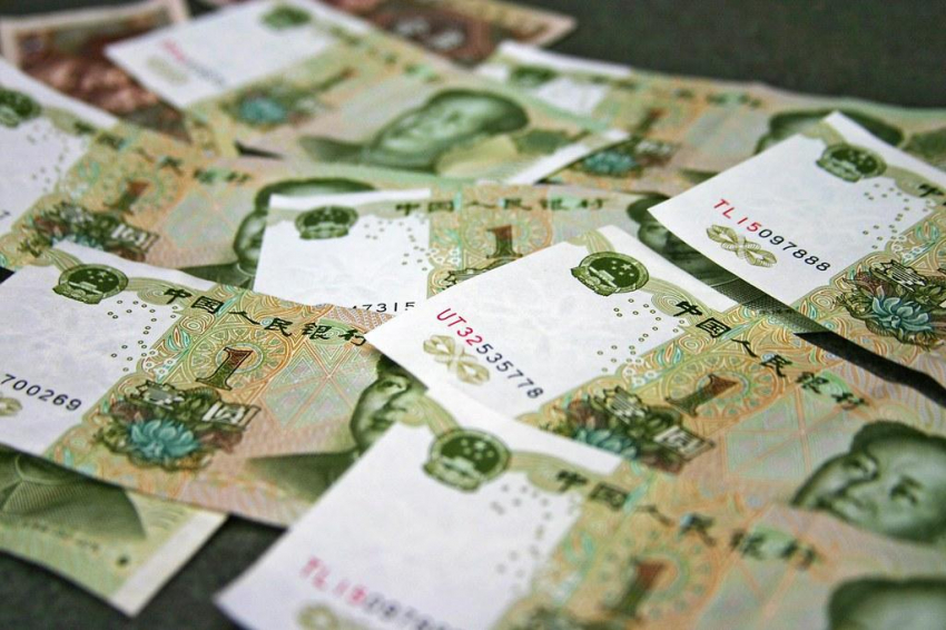 РИАН: Около 39% россиян считают юань достойной заменой доллару и евро