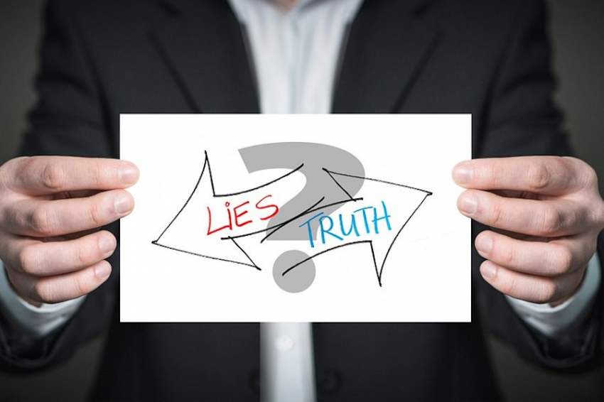 Клинический психолог объяснил, как распознать ложь