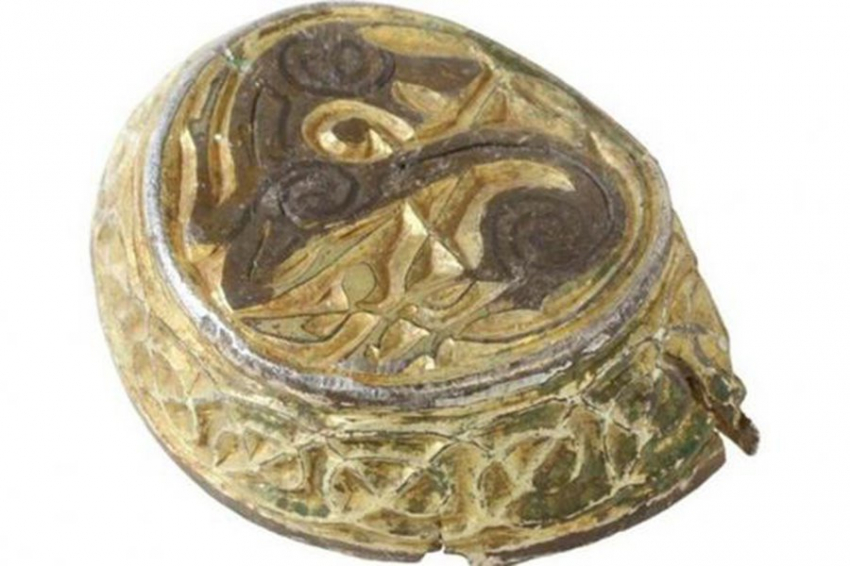 В Британии обнаружен богато украшенный загадочный англосаксонский артефакт, поставивший экспертов в тупик