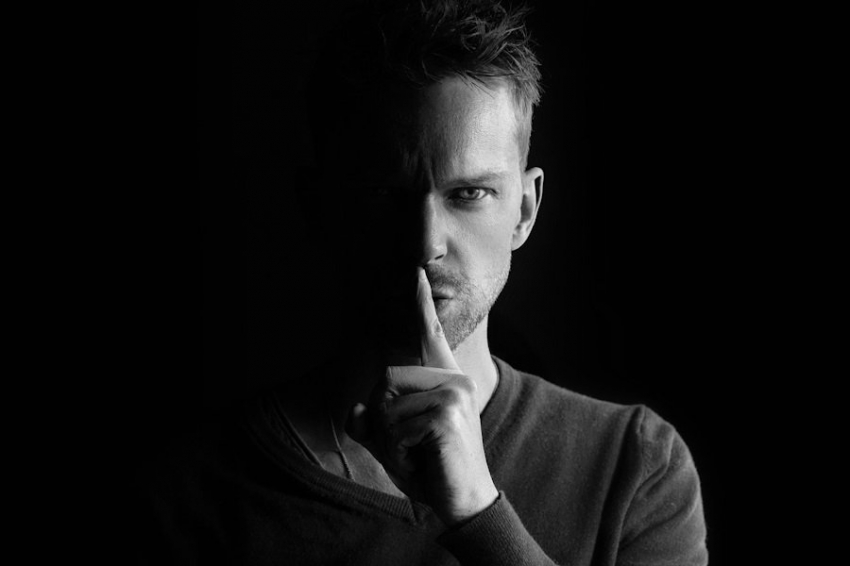 Социологи выявили, что мужчины сплетничают больше женщин