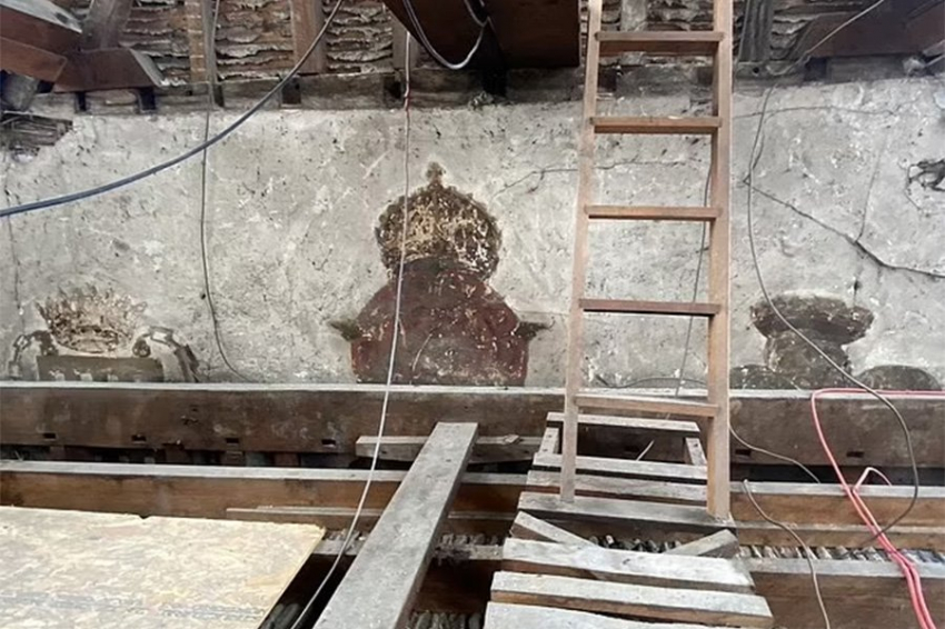 Редкие средневековые настенные росписи обнаружены в Кембриджском университете