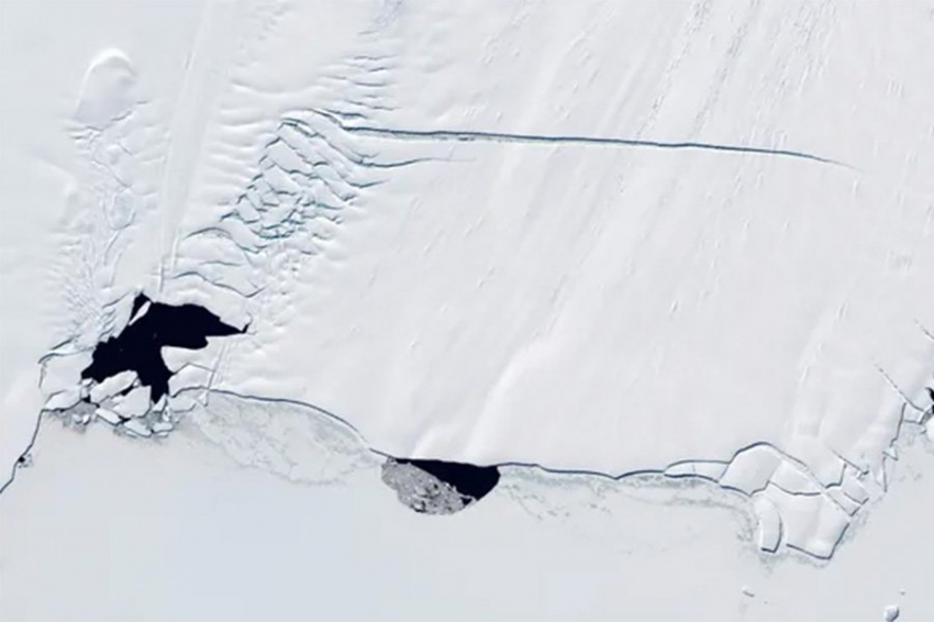 Дыры размером с город на шельфовых ледниках Антарктиды связаны с образованием айсбергов