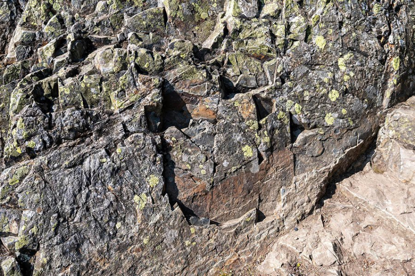 Исследователи обнаружили материнские породы первых настоящих континентов